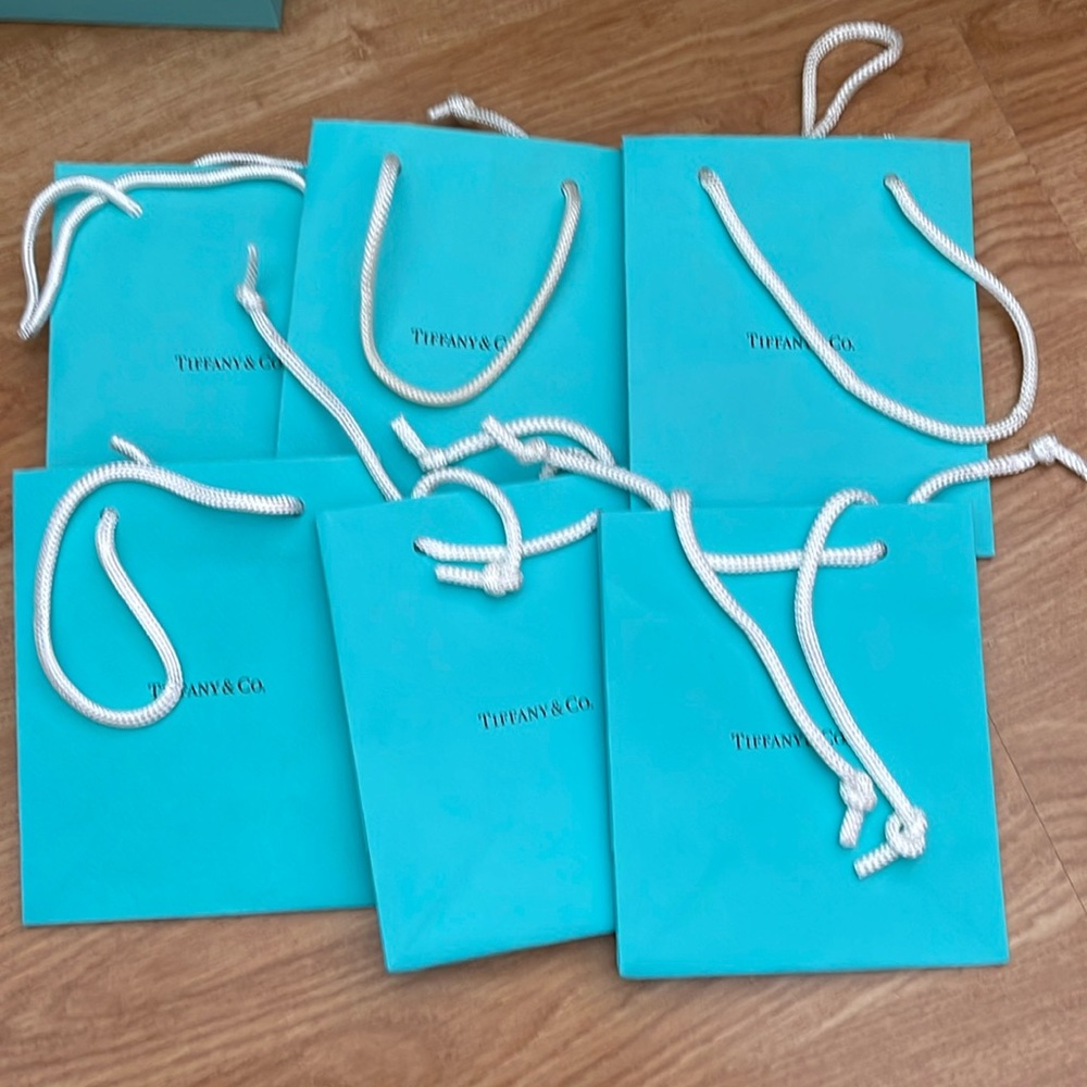 Tiffany- shopping bag & box